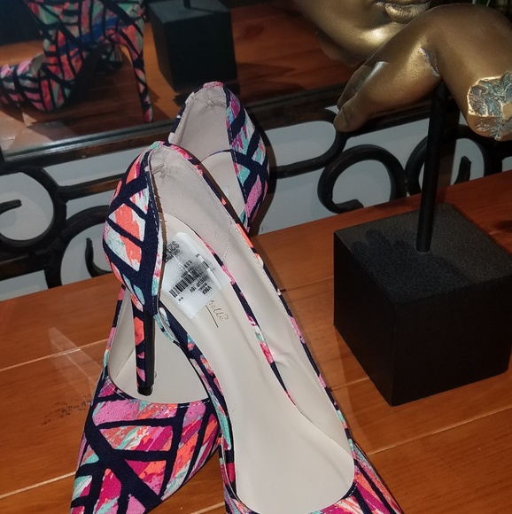 Abstract PUMP - Picture 4 of 4